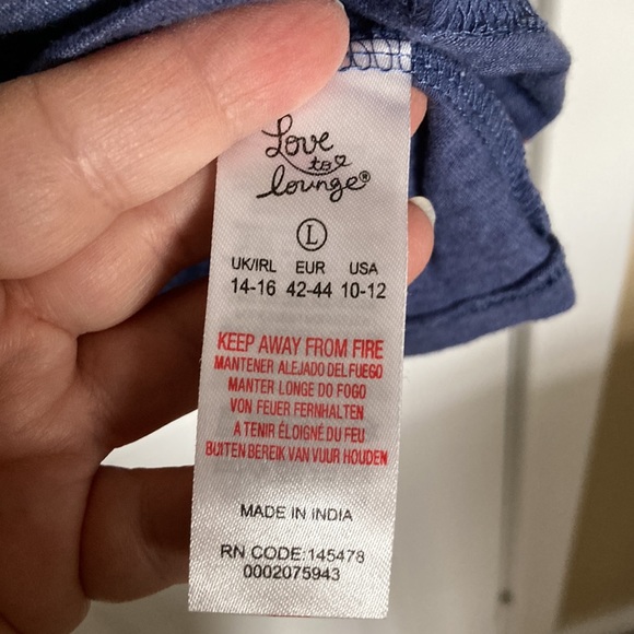 Disney Parks, Mickey and Minnie Love Tshirt, Size L, Blue, NWOT - Picture 5 of 5